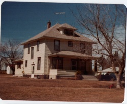 Lindstro house in shelby 1978.jpeg